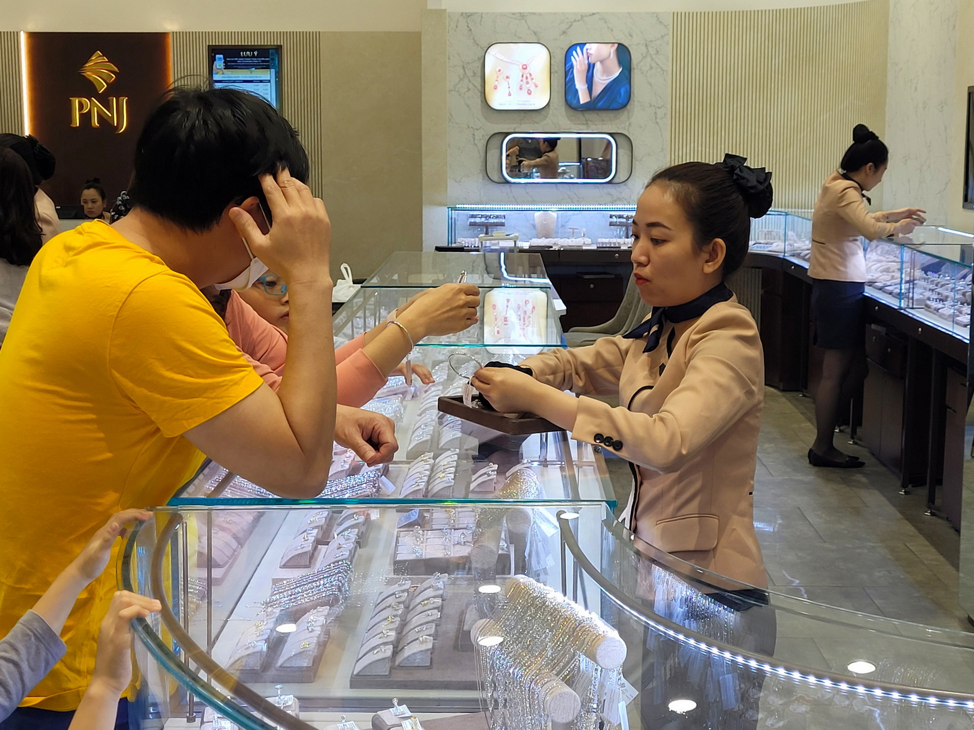Giá vàng hôm nay, 21-1: Bất ngờ đảo chiều tăng mạnh- Ảnh 1. Giá vàng hôm nay, 21-1: Bất ngờ đảo chiều tăng mạnh- Ảnh 1.