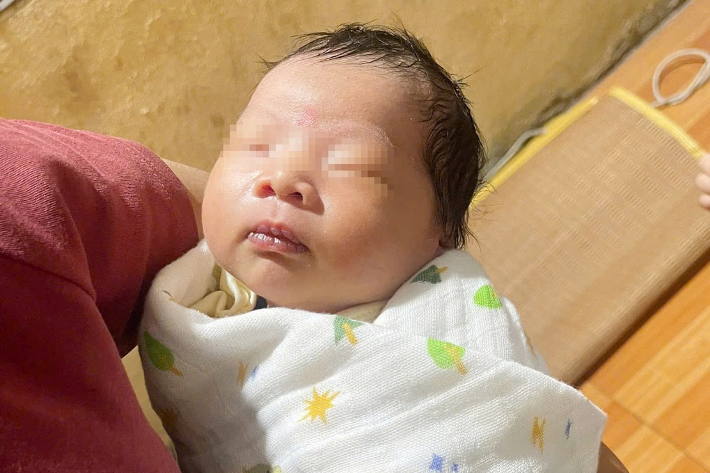 Bé gái sơ sinh bị bỏ rơi kèm lá thư ở TPHCM - 1 Bé gái sơ sinh bị bỏ rơi kèm lá thư ở TPHCM - 1