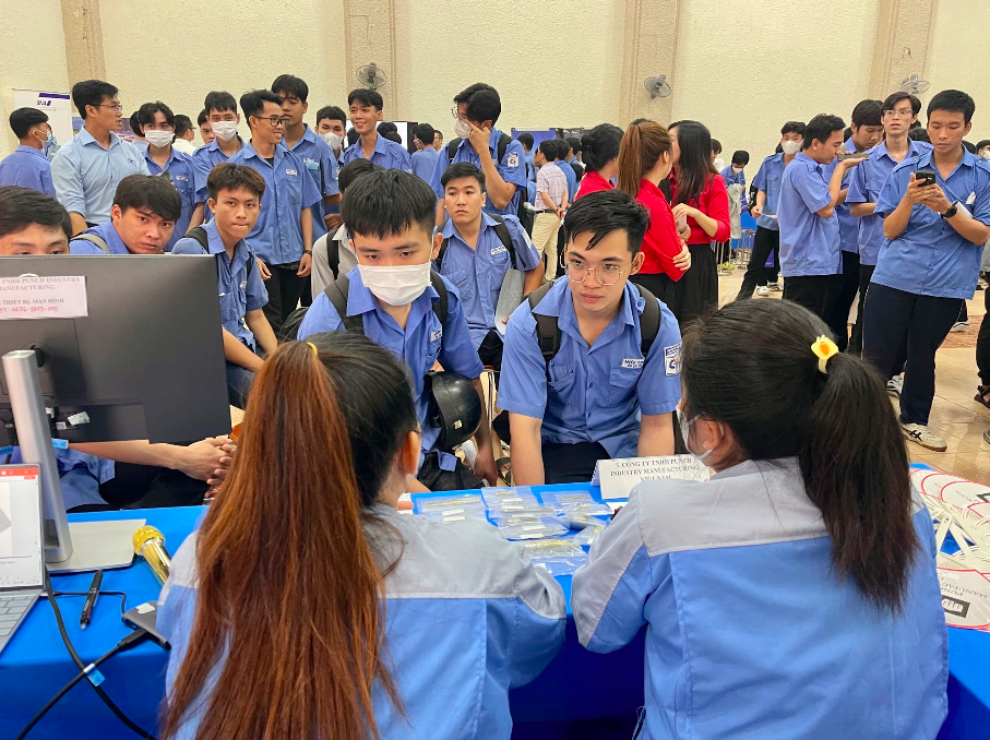Bỏ tiêu chuẩn 'ít nhất 1 đề tài nghiên cứu khoa học' trong kiểm định trường nghề - Ảnh 1. Bỏ tiêu chuẩn 'ít nhất 1 đề tài nghiên cứu khoa học' trong kiểm định trường nghề - Ảnh 1.