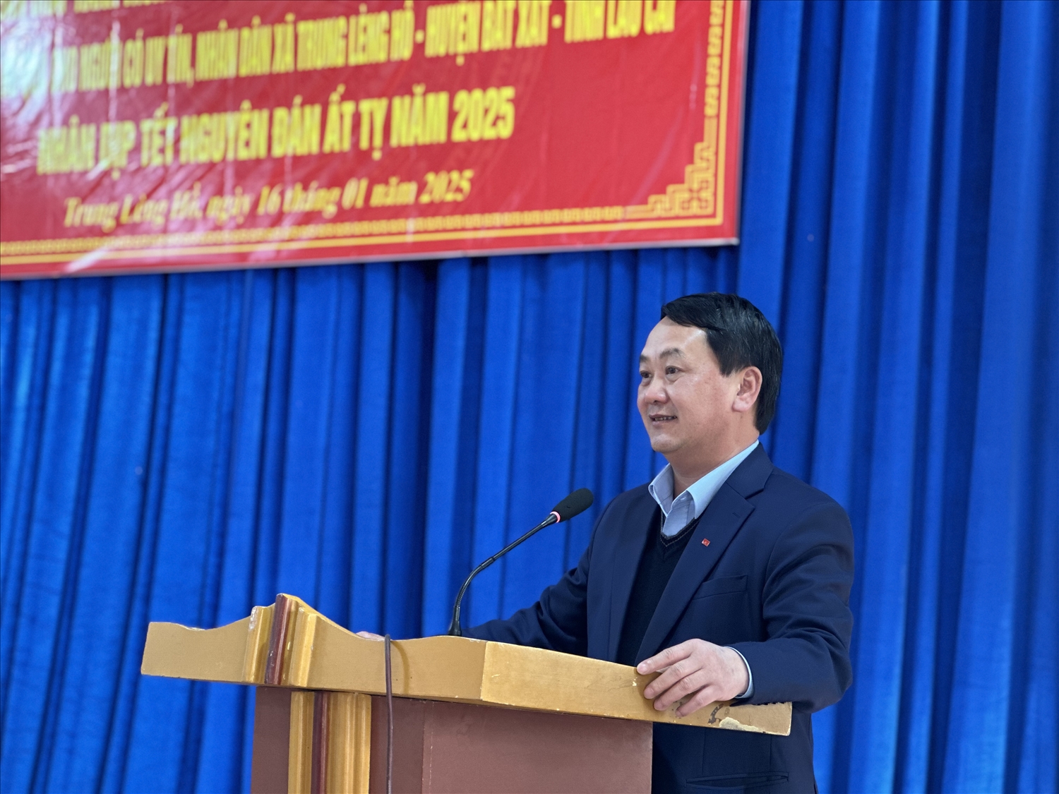 Bộ trưởng, Chủ nhiệm Uỷ ban Dân tộc Hầu A Lềnh phát biểu tại buổi tặng quà Bộ trưởng, Chủ nhiệm Uỷ ban Dân tộc Hầu A Lềnh phát biểu tại buổi tặng quà