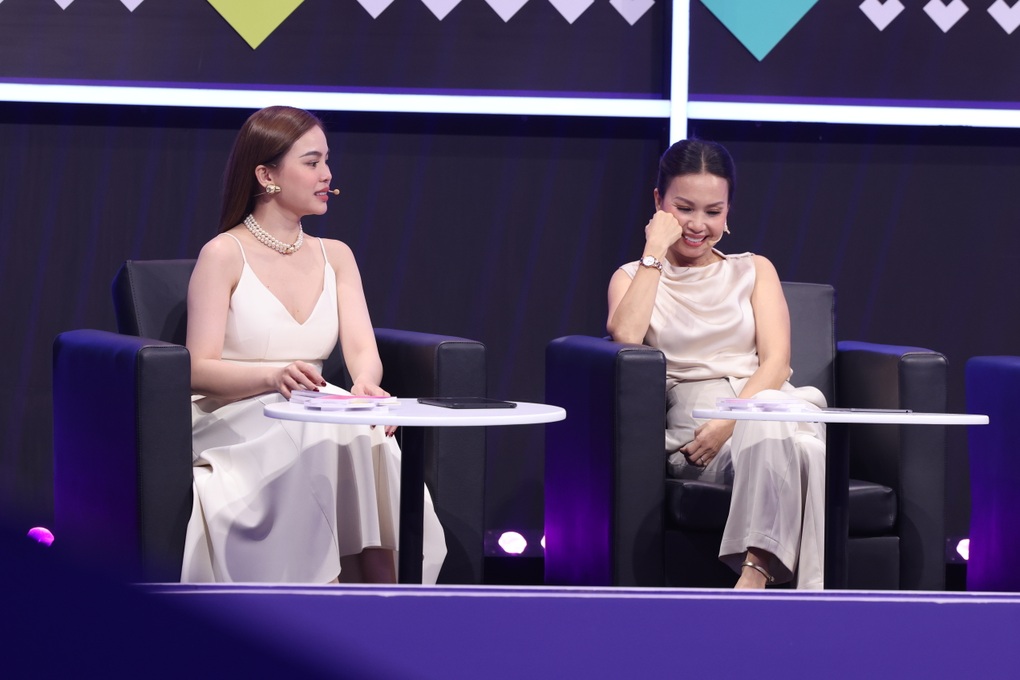 Ca sĩ Cẩm Ly gây chú ý khi trở lại show truyền hình - 1 Ca sĩ Cẩm Ly gây chú ý khi trở lại show truyền hình - 1