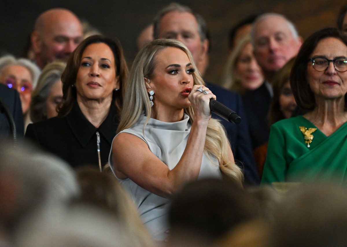 Carrie Underwood 'nổi điên' vì bị thiếu tôn trọng trong buổi diễn nhậm chức của Donald Trump?- Ảnh 1. Carrie Underwood 'nổi điên' vì bị thiếu tôn trọng trong buổi diễn nhậm chức của Donald Trump?- Ảnh 1.
