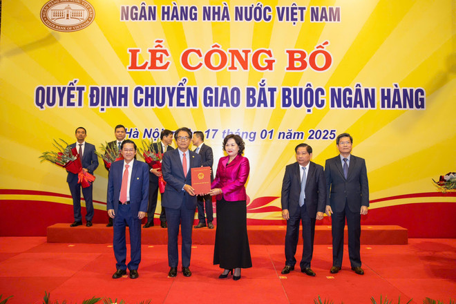 Chính thức chuyển giao bắt buộc hai ngân hàng yếu kém- Ảnh 1. Chính thức chuyển giao bắt buộc hai ngân hàng yếu kém- Ảnh 1.