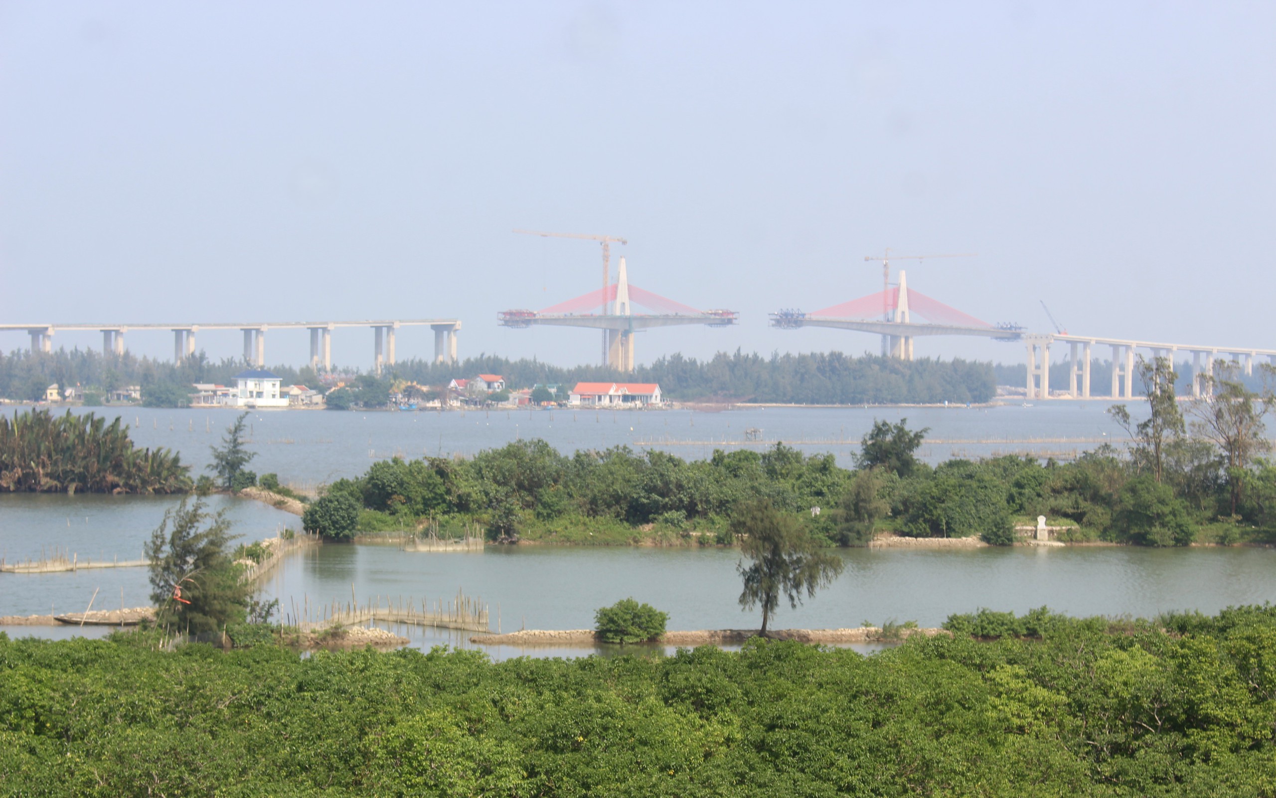 Chốt thời gian hợp long cầu dài 2,3km qua cửa biển ở TP Huế- Ảnh 1. Chốt thời gian hợp long cầu dài 2,3km qua cửa biển ở TP Huế- Ảnh 1.