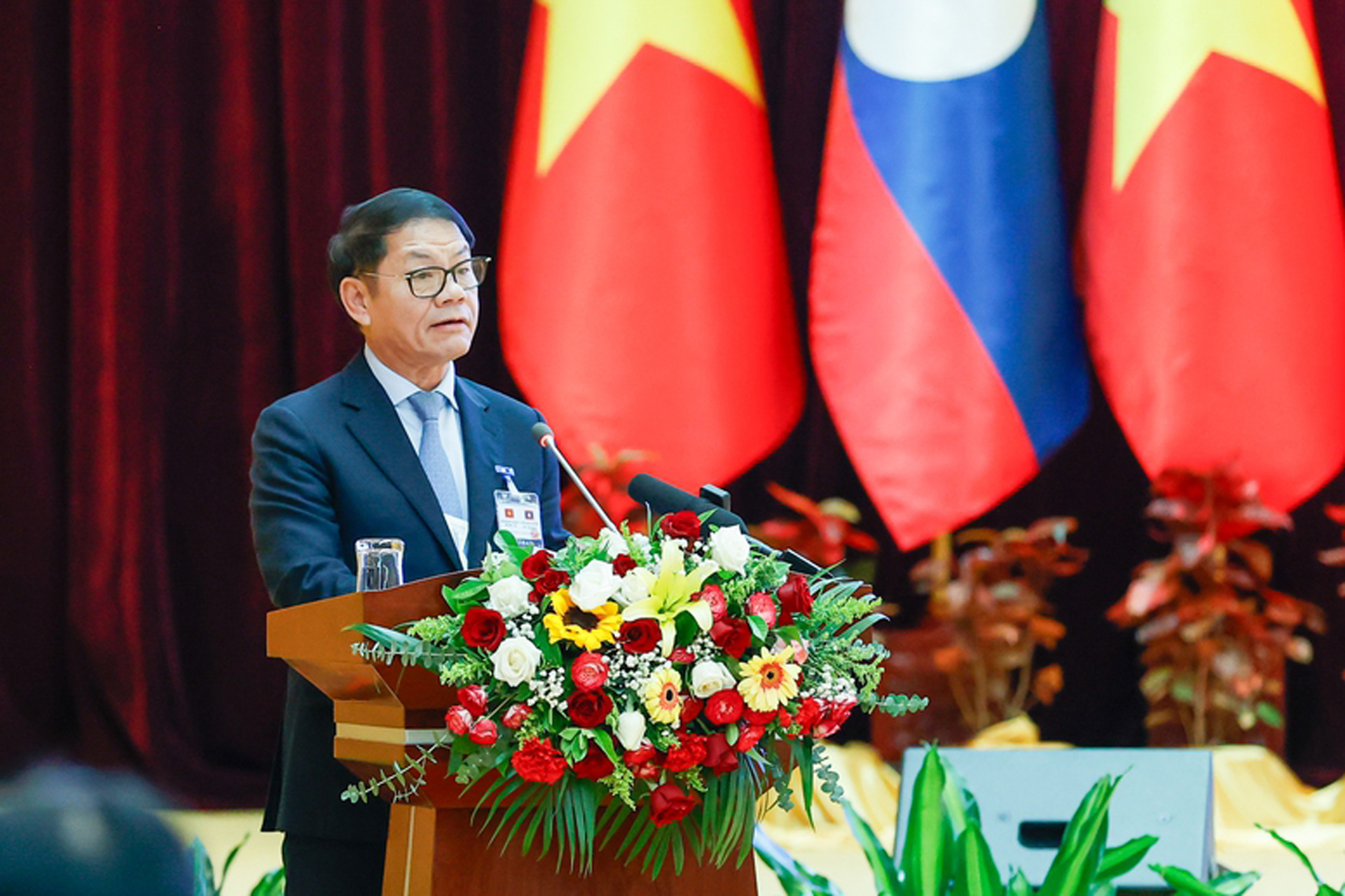 Ông Trần Bá Dương - Chủ tịch HĐQT THACO báo cáo về chiến lược, hoạt động đầu tư, sản xuất kinh doanh nông nghiệp tại Lào 1