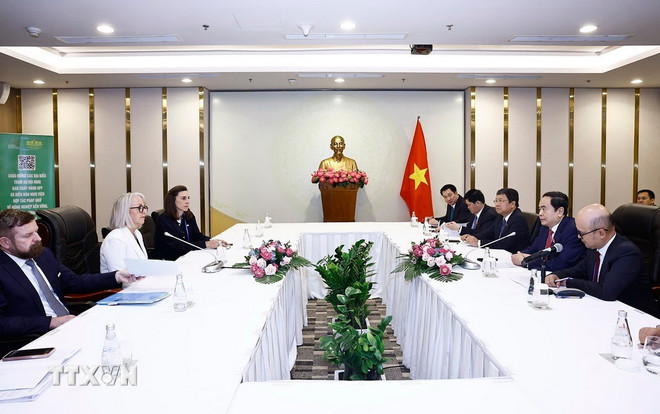 Chủ tịch Quốc hội Trần Thanh Mẫn tiếp Tổng Giám đốc Tổ chức Quốc tế Pháp ngữ (OIF) Caroline St-Hilaire. (Ảnh: Doãn Tấn/TTXVN) ttxvn-tran-thanh-man-tong-giam-doc-oif-2.jpg