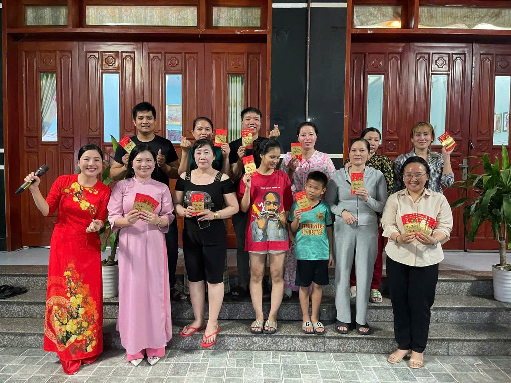 Chủ trọ dành dụm tiền mở tiệc, lì xì Tết cho người thuê nhà - 1 Chủ trọ dành dụm tiền mở tiệc, lì xì Tết cho người thuê nhà - 1