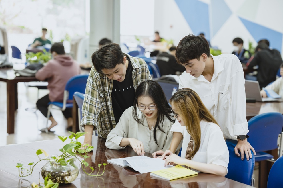 Cuộc đua thu hút học sinh xuất sắc của các trường đại học Việt Nam - 1 Cuộc đua thu hút học sinh xuất sắc của các trường đại học Việt Nam - 1