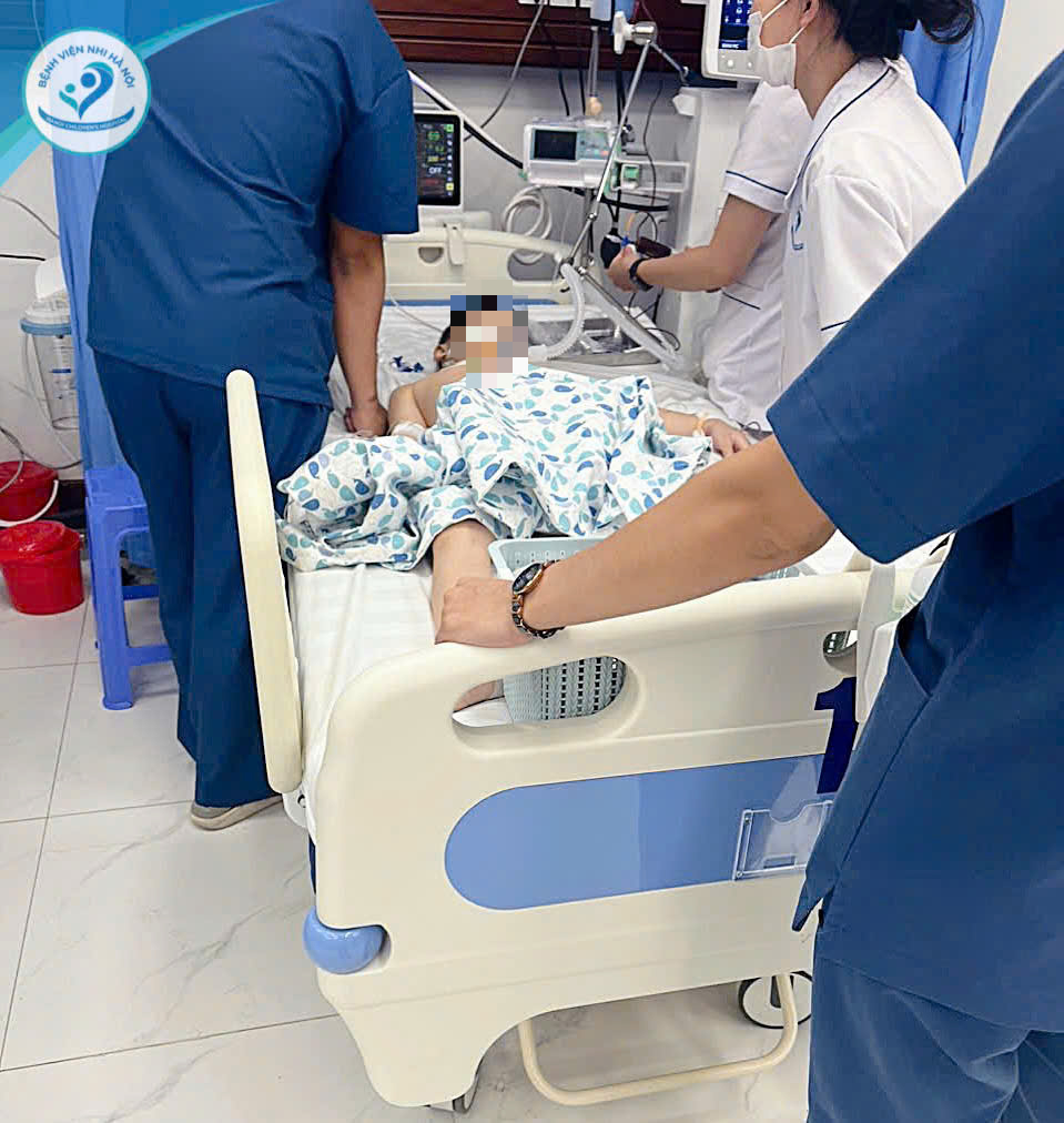 Cứu sống bé trai tổn thương thần kinh nặng, hôn mê do ban xuất huyết dị ứng - Ảnh 1. Cứu sống bé trai tổn thương thần kinh nặng, hôn mê do ban xuất huyết dị ứng - Ảnh 1.