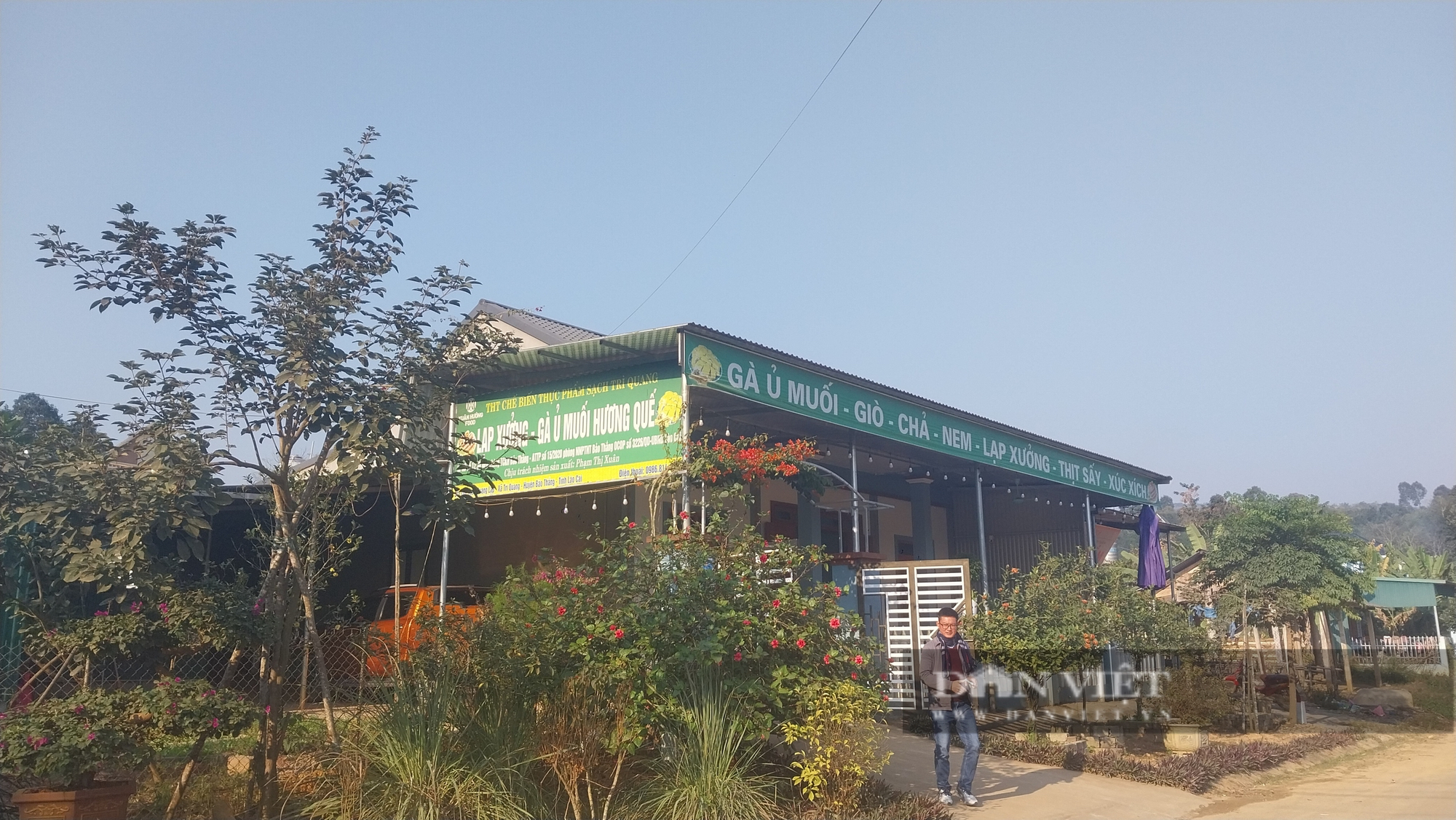 Người phụ nữ Lào Cai đam mê chế biến sản phẩm gà muối hương quế - Ảnh 1.