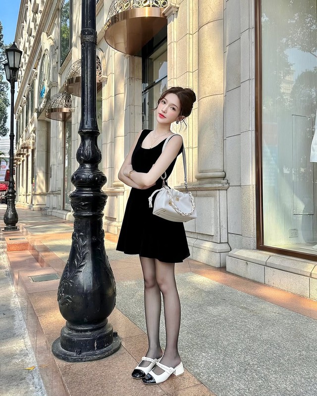 Dạo phố ngày xuân với những kiểu giày sành điệu- Ảnh 1. Dạo phố ngày xuân với những kiểu giày sành điệu- Ảnh 1.