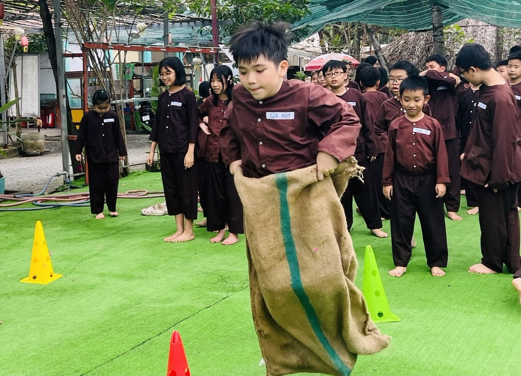 Dạy 2 buổi/ngày dễ bị bắt lỗi dạy thêm trá hình - 2 Dạy 2 buổi/ngày dễ bị bắt lỗi dạy thêm trá hình - 2