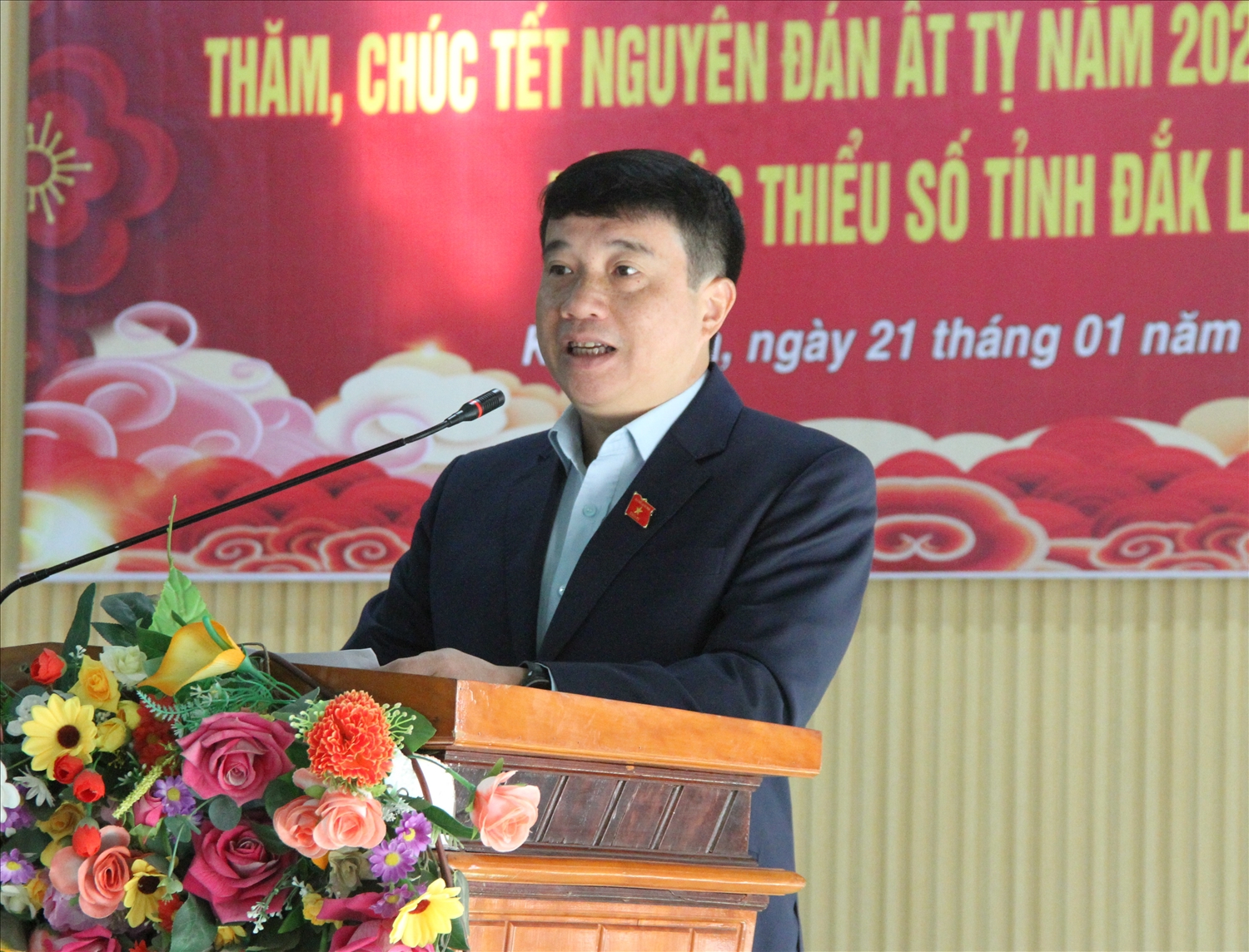 Chủ tịch Hội đồng dân tộc của Quốc hội Y Thanh Hà Niê Kđăm phát biểu, chúc Tết Đảng ủy, chính quyền và Nhân dân xã Krông Na Chủ tịch Hội đồng dân tộc của Quốc hội Y Thanh Hà Niê Kđăm phát biểu, chúc Tết Đảng ủy, chính quyền và Nhân dân xã Krông Na