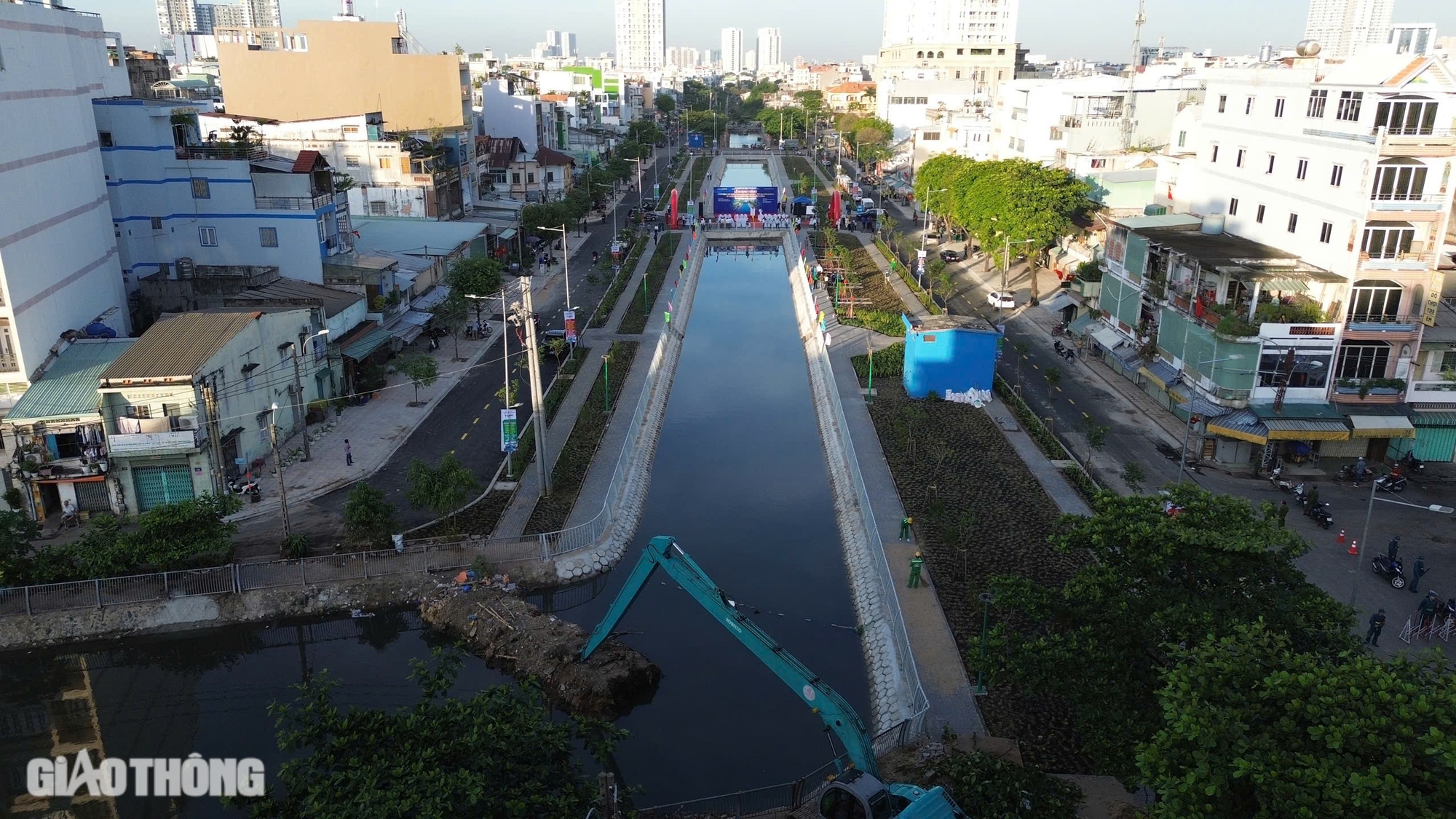 TP.HCM: Đoạn kênh ô nhiễm nặng được thay áo mới trước tết Nguyên đán, người dân phấn khởi- Ảnh 1. TP.HCM: Đoạn kênh ô nhiễm nặng được thay áo mới trước tết Nguyên đán, người dân phấn khởi- Ảnh 1.