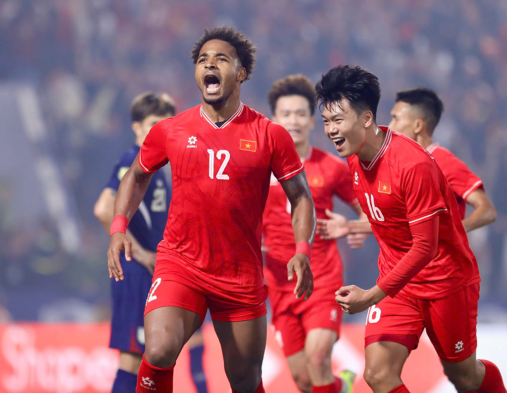 Đội tuyển Việt Nam cách chức vô địch AFF Cup không còn xa- Ảnh 1. Đội tuyển Việt Nam cách chức vô địch AFF Cup không còn xa- Ảnh 1.