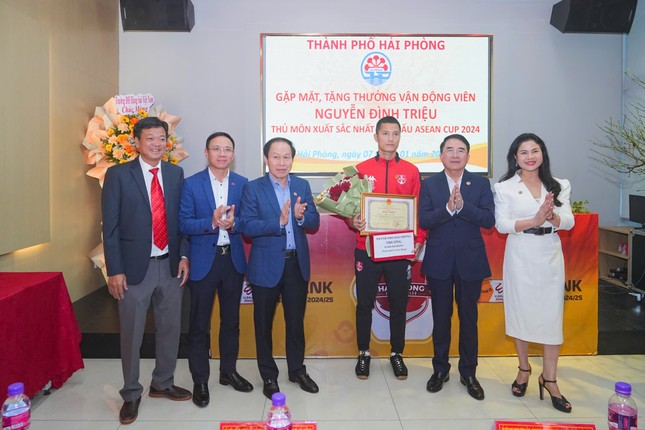 Đội tuyển Việt Nam được thưởng vài chục tỉ đồng sau chiến tích vô địch AFF Cup- Ảnh 3. Đội tuyển Việt Nam được thưởng vài chục tỉ đồng sau chiến tích vô địch AFF Cup- Ảnh 3.