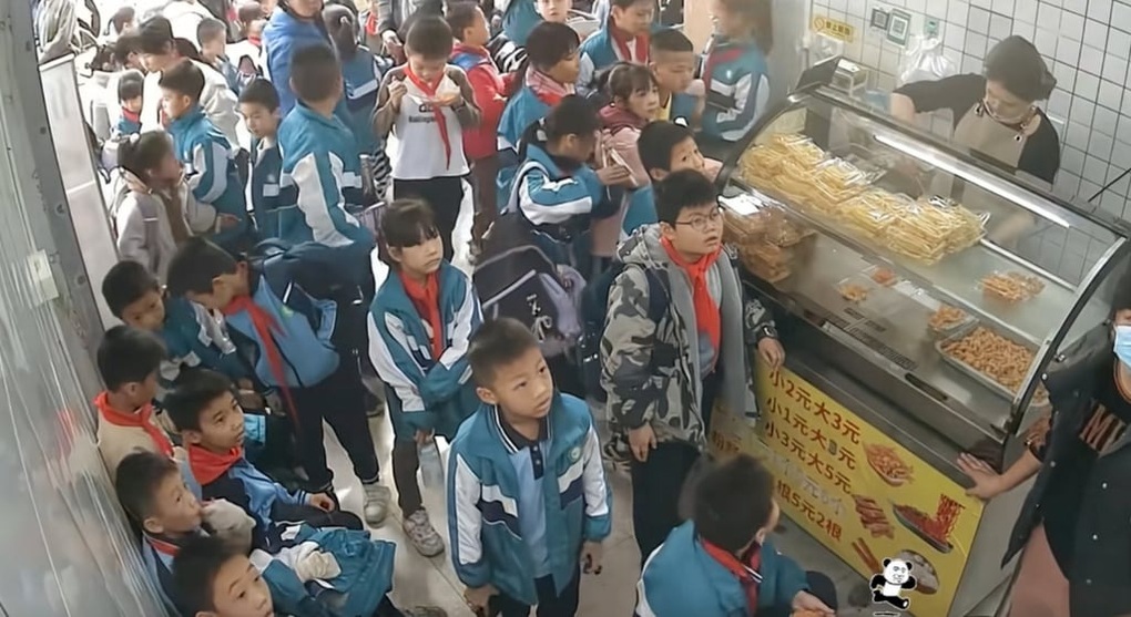 Đôi vợ chồng lao đao kinh tế được các em học sinh chỉ cách làm giàu - 1 Đôi vợ chồng lao đao kinh tế được các em học sinh chỉ cách làm giàu - 1