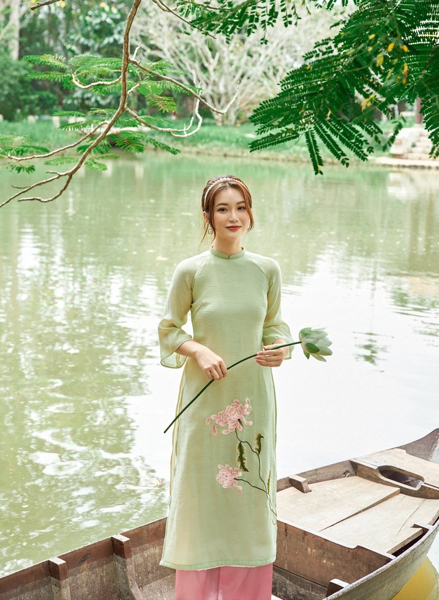 Đón xuân với trang phục xanh mint đầy dịu dàng- Ảnh 1. Đón xuân với trang phục xanh mint đầy dịu dàng- Ảnh 1.