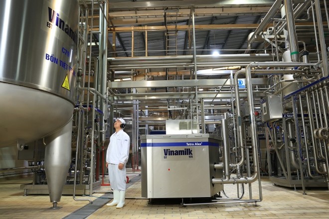 Vinamilk đang sở hữu các nhà máy hiện đại, cho phép đưa các công nghệ tiên tiến bậc nhất trên thế giới vào mỗi hộp sữa Vinamilk đang sở hữu các nhà máy hiện đại, cho phép đưa các công nghệ tiên tiến bậc nhất trên thế giới vào mỗi hộp sữa