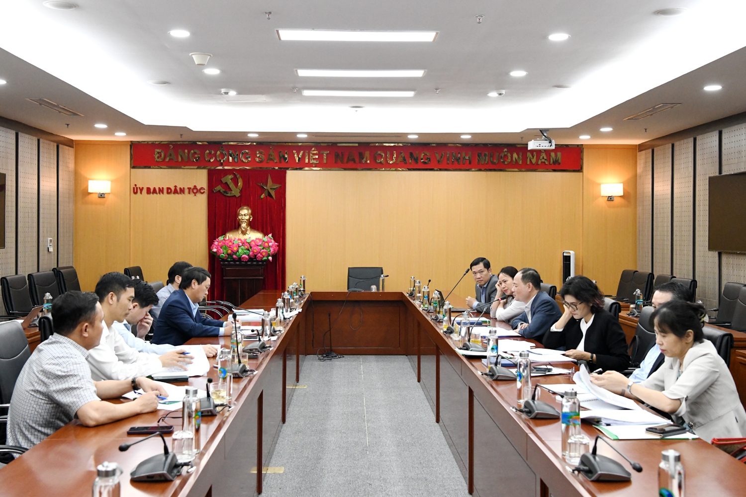 hảo luận UBDT và Bộ KH&CN thảo luận về xây dựng Chương trình KH&CN đặc biệt cấp quốc gia giai đoạn II. UBDT và Bộ KH&CN thảo luận về xây dựng Chương trình KH&CN đặc biệt cấp quốc gia giai đoạn II.