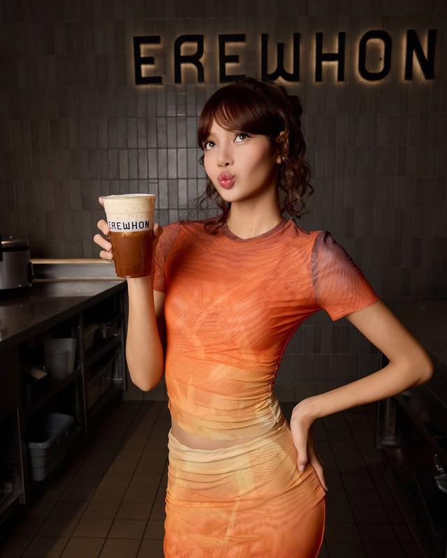 Gam màu ấm dần ‘xâm chiếm’ tủ đồ mùa xuân- Ảnh 1. Gam màu ấm dần ‘xâm chiếm’ tủ đồ mùa xuân- Ảnh 1.