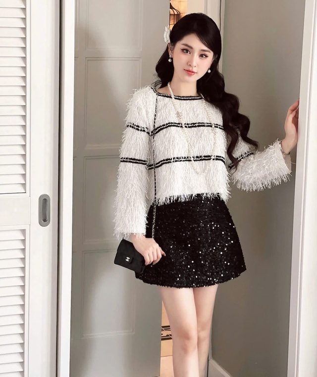 Ghi dấu ấn trong từng khoảnh khắc với thời trang ánh kim- Ảnh 1. Ghi dấu ấn trong từng khoảnh khắc với thời trang ánh kim- Ảnh 1.