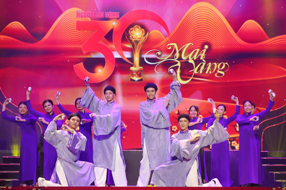 Một tiết mục của Chương trình nghệ thuật kỷ niệm 30 năm Giải Mai Vàng và Lễ trao Giải Mai Vàng lần thứ 30.Ảnh: HOÀNG TRIỀU Một tiết mục của Chương trình nghệ thuật kỷ niệm 30 năm Giải Mai Vàng và Lễ trao Giải Mai Vàng lần thứ 30.Ảnh: HOÀNG TRIỀU
