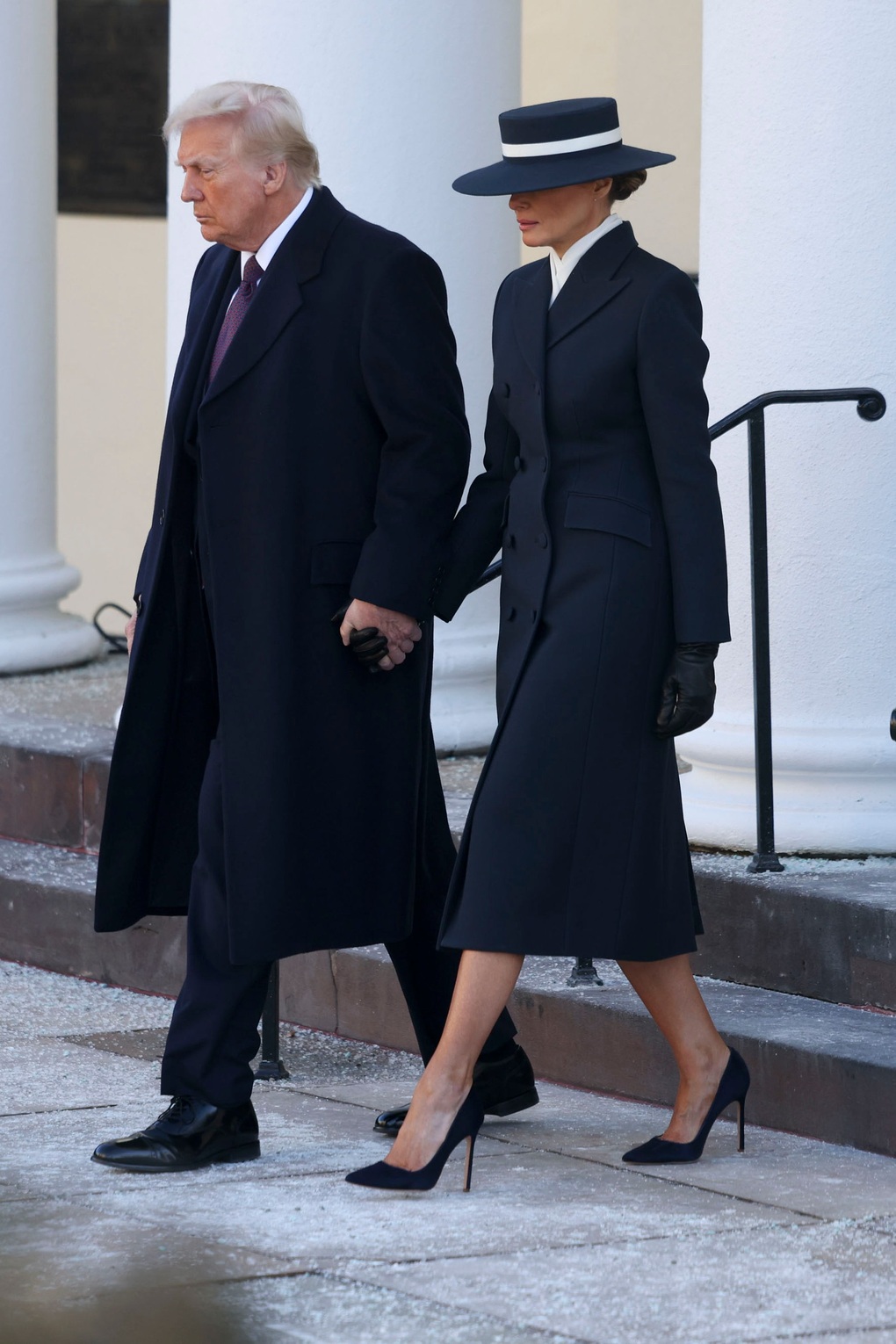 Giải mã trang phục của Phu nhân Melania Trump trong lễ nhậm chức của chồng - 1 Giải mã trang phục của Phu nhân Melania Trump trong lễ nhậm chức của chồng - 1