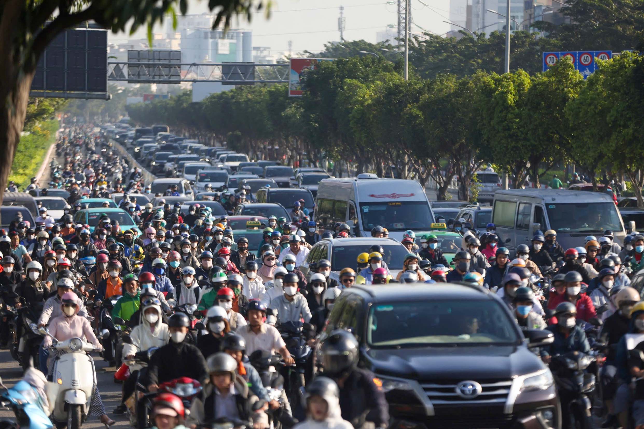 Giải tỏa ngột ngạt giao thông- Ảnh 1. Giải tỏa ngột ngạt giao thông- Ảnh 1.