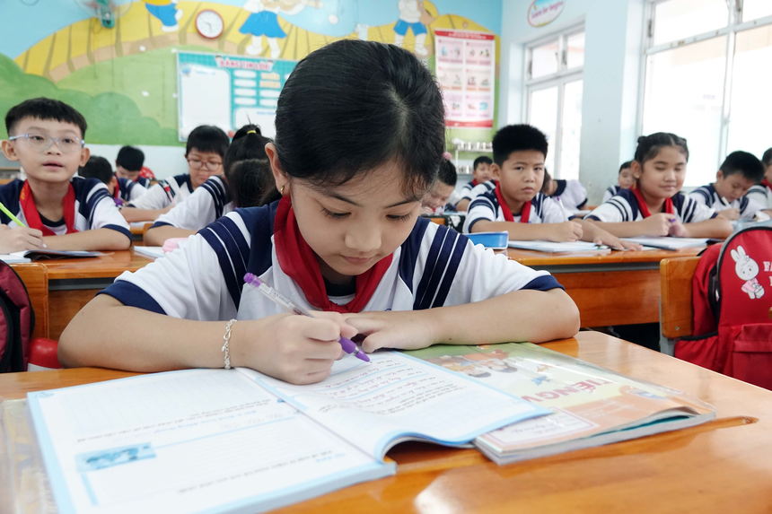 Siết dạy thêm, học thêm: Phụ huynh nhẹ áp lực, giáo viên 'kêu trời'- Ảnh 1. Siết dạy thêm, học thêm: Phụ huynh nhẹ áp lực, giáo viên 'kêu trời'- Ảnh 1.