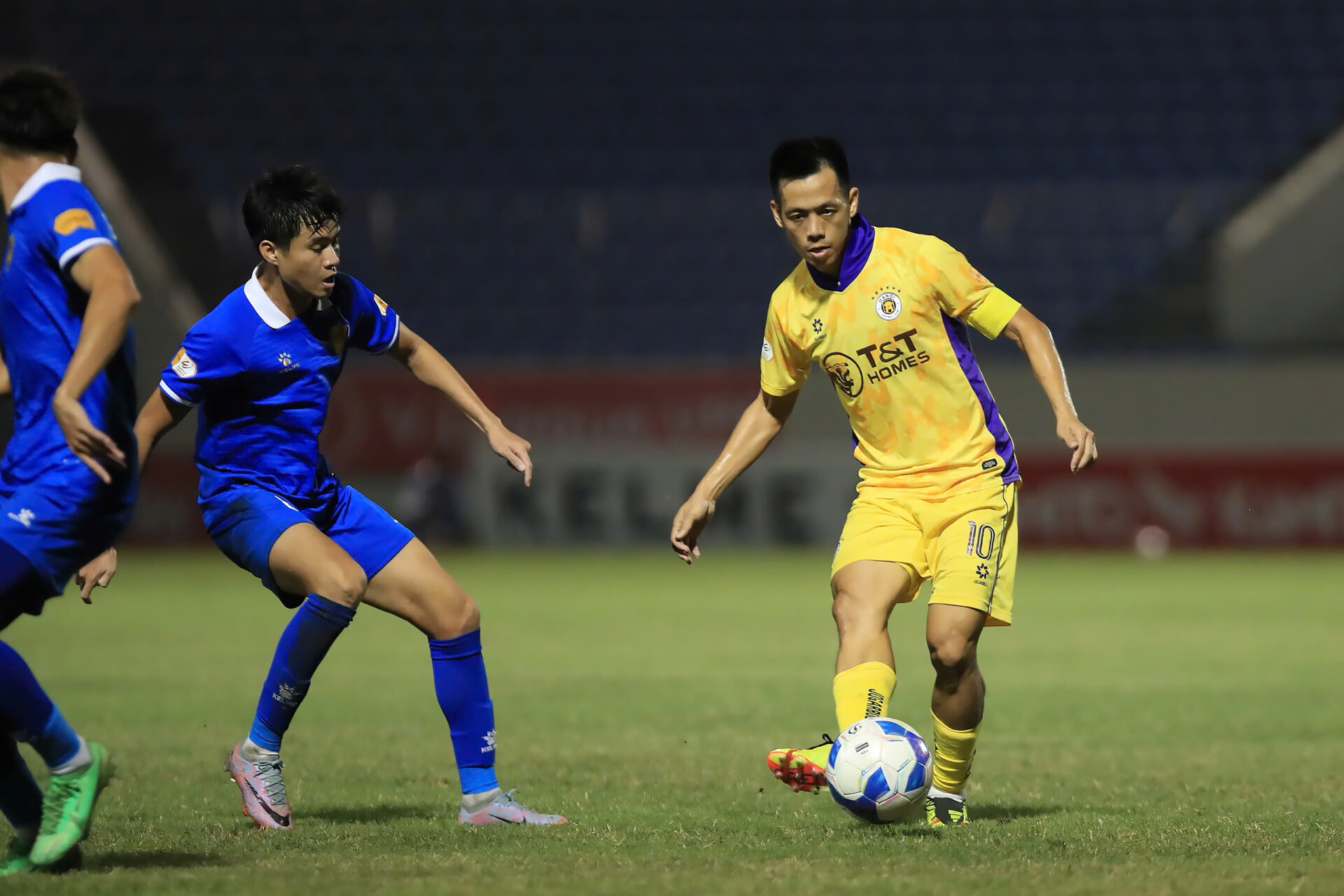 Lịch thi đấu vòng 11 V-League mới nhất: HAGL muốn tạo bất ngờ cho CLB Hà Nội- Ảnh 1. Lịch thi đấu vòng 11 V-League mới nhất: HAGL muốn tạo bất ngờ cho CLB Hà Nội- Ảnh 1.