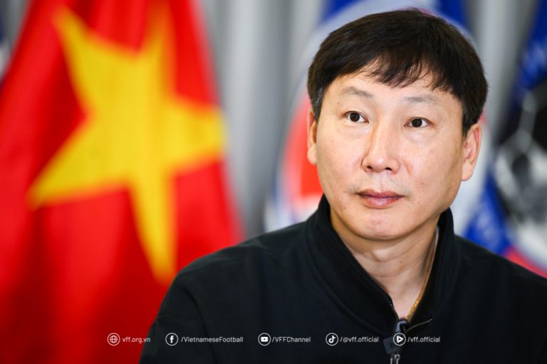 HLV Kim Sang-sik tức tốc trở lại guồng việc: Sau AFF Cup là…? - Ảnh 1. HLV Kim Sang-sik tức tốc trở lại guồng việc: Sau AFF Cup là…? - Ảnh 1.