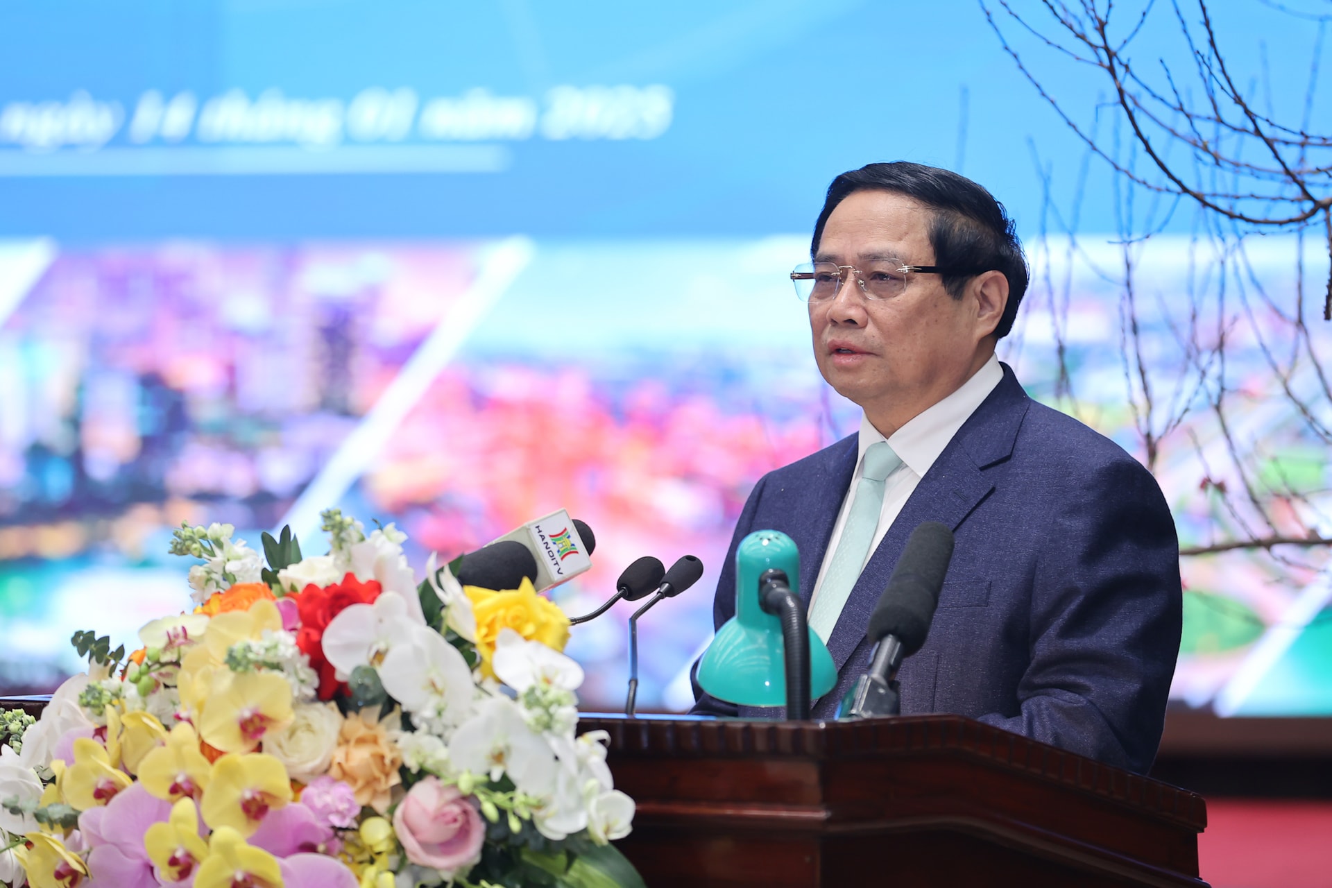 Thủ tướng: Hà Nội, Đồng bằng sông Hồng cần đột phá tăng trưởng 2 con số và cấp bách xử lý ô nhiễm- Ảnh 1. Thủ tướng: Hà Nội, Đồng bằng sông Hồng cần đột phá tăng trưởng 2 con số và cấp bách xử lý ô nhiễm- Ảnh 1.