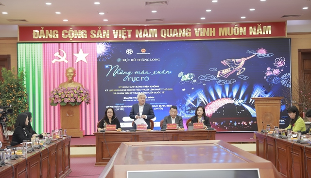 Hà Nội sẽ trình diễn drone light lớn nhất thế giới trong đêm giao thừa - Ảnh 1. Hà Nội sẽ trình diễn drone light lớn nhất thế giới trong đêm giao thừa - Ảnh 1.
