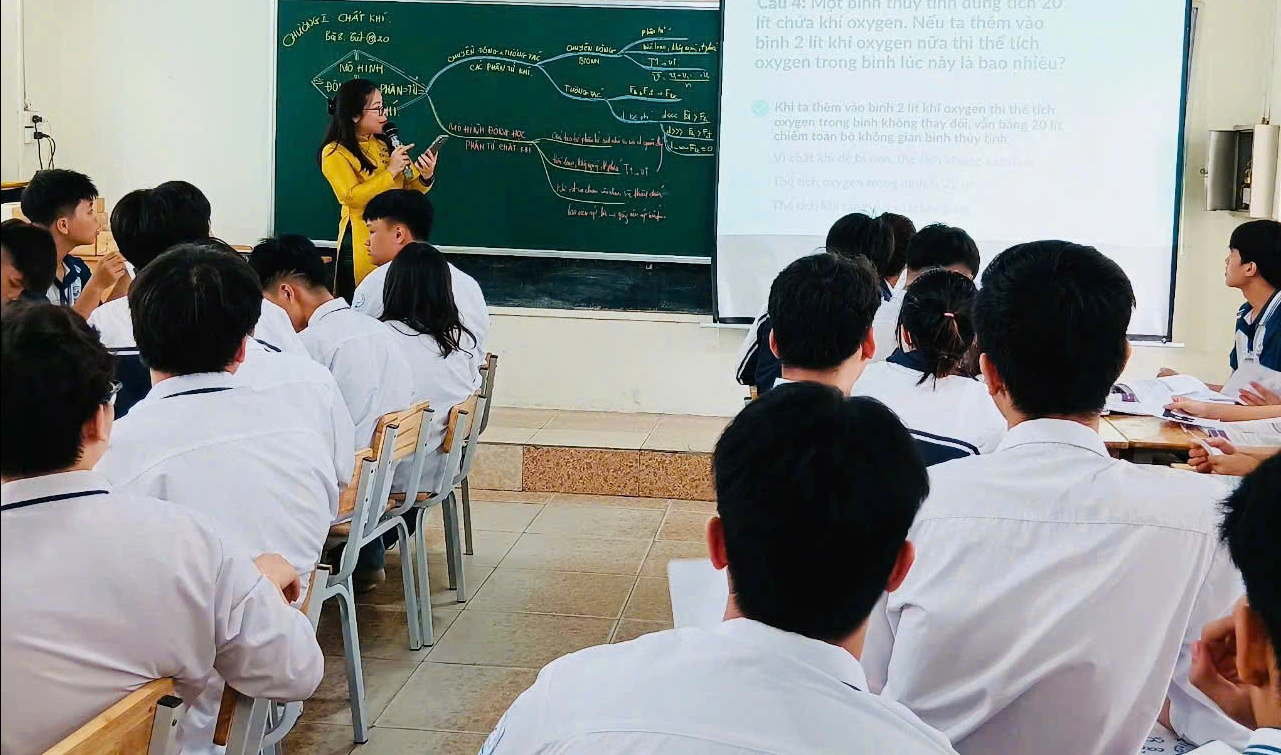 Hàng nghìn giáo viên ở Hà Nội vẫn ngóng tiền thưởng- Ảnh 1. Hàng nghìn giáo viên ở Hà Nội vẫn ngóng tiền thưởng- Ảnh 1.