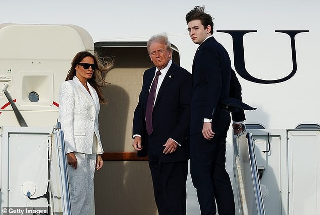 Hình ảnh mới nhất của cậu út Barron Trump và loạt thông tin gây sốt - 1 Hình ảnh mới nhất của cậu út Barron Trump và loạt thông tin gây sốt - 1