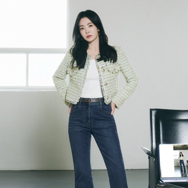 Học Song Hye Kyo cách phối áo khoác mùa lạnh sang xịn miễn bàn- Ảnh 1. Học Song Hye Kyo cách phối áo khoác mùa lạnh sang xịn miễn bàn- Ảnh 1.