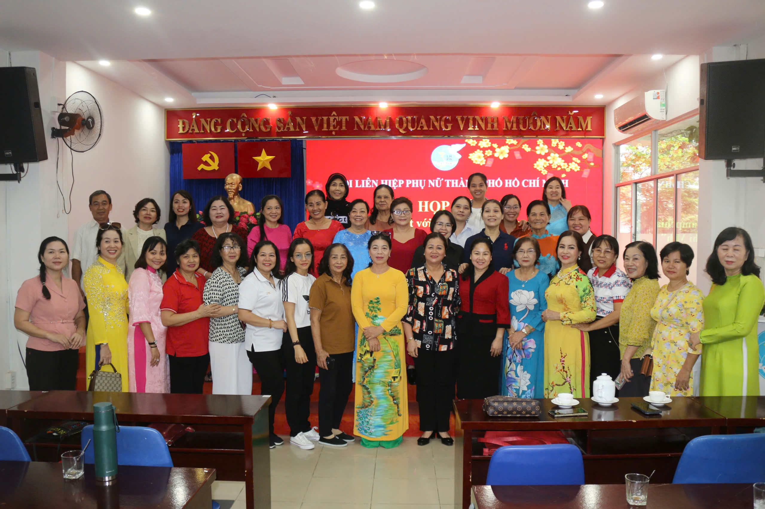 Hội LHPN TPHCM tổ chức họp mặt “Gia đình Việt với sinh viên Lào, Campuchia”- Ảnh 1. Hội LHPN TPHCM tổ chức họp mặt “Gia đình Việt với sinh viên Lào, Campuchia”- Ảnh 1.