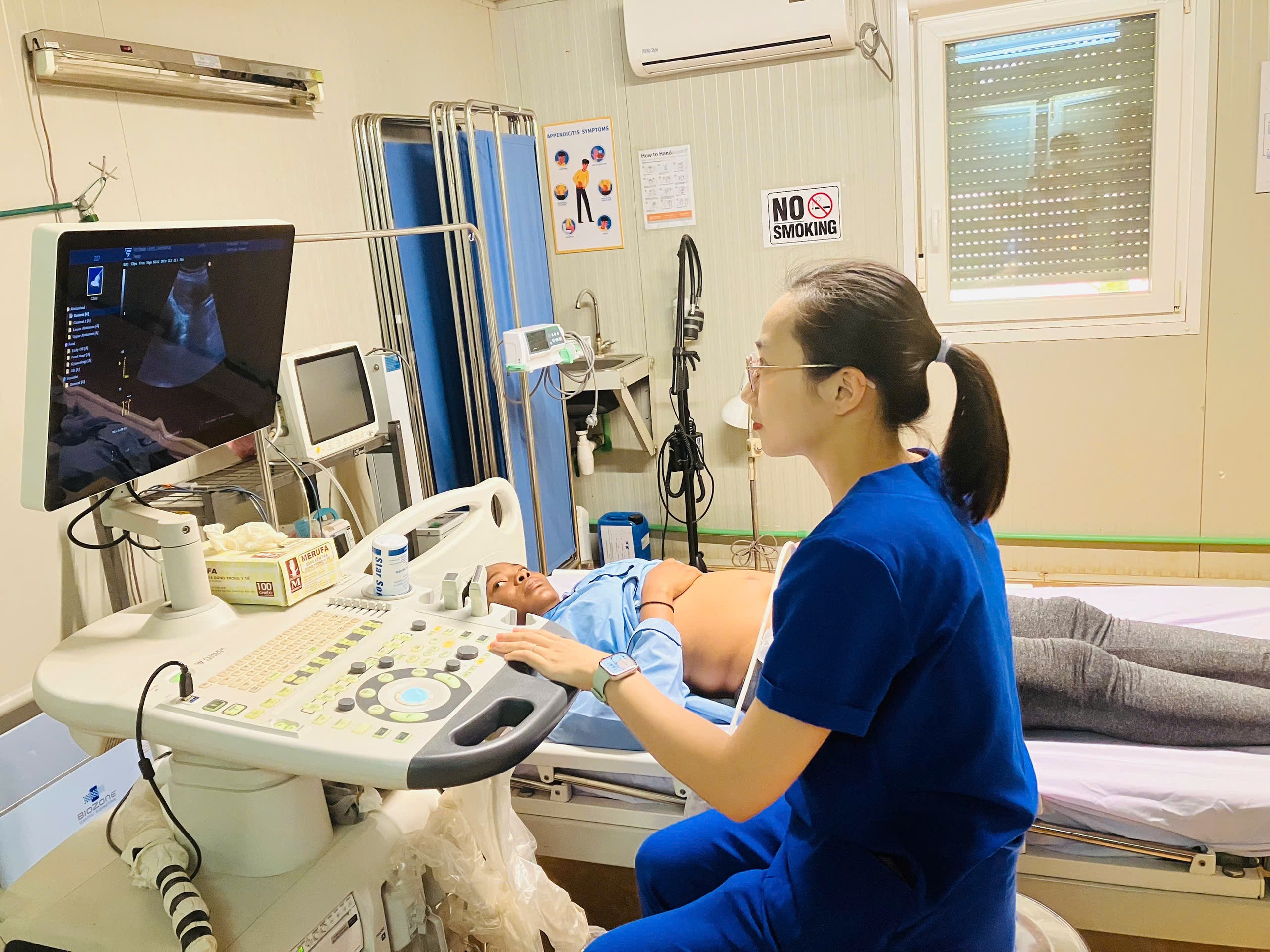 Hội chẩn khẩn cấp, Bệnh viện dã chiến Việt Nam cấp cứu thành công nữ quân nhân Ghana- Ảnh 1. Hội chẩn khẩn cấp, Bệnh viện dã chiến Việt Nam cấp cứu thành công nữ quân nhân Ghana- Ảnh 1.