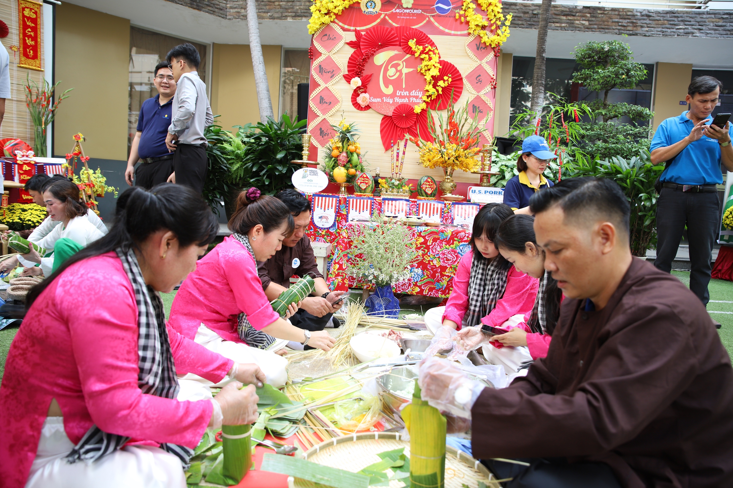 Hội thi Gói bánh cổ truyền Hội thi Gói bánh cổ truyền