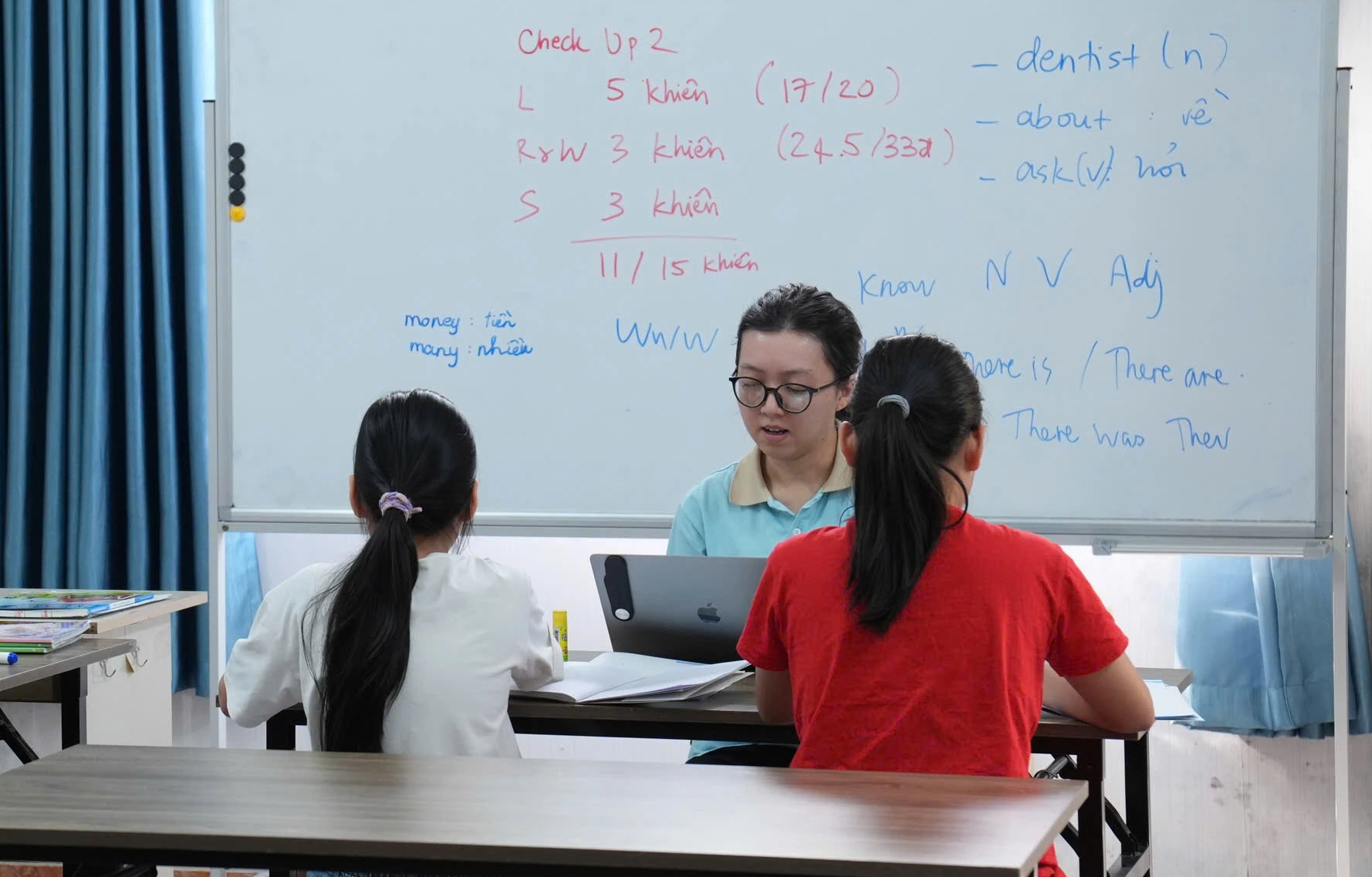 Kẹt xe, tắc đường, vượt đèn đỏ, dùng như thế nào trong tiếng Anh?- Ảnh 4. Kẹt xe, tắc đường, vượt đèn đỏ, dùng như thế nào trong tiếng Anh?- Ảnh 4.