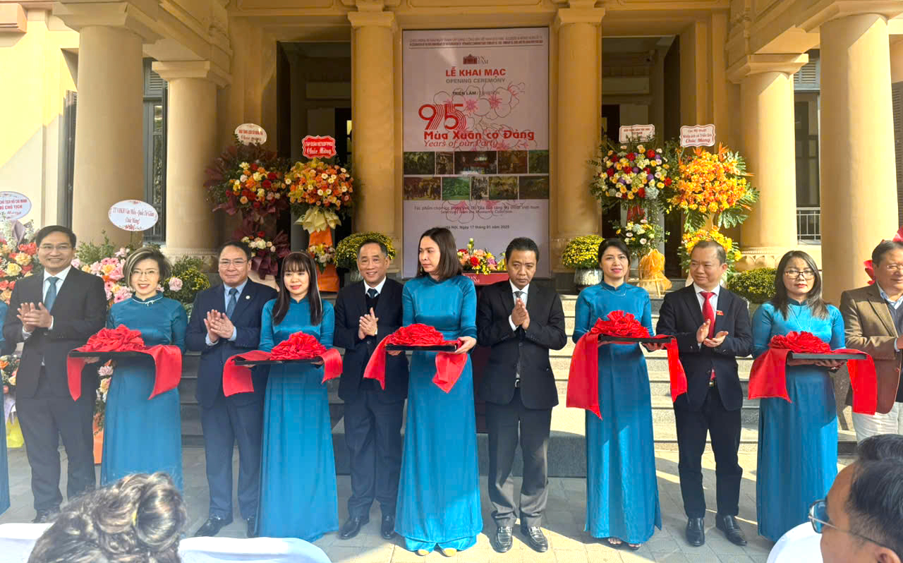 Khai mạc triển lãm chuyên đề “95 mùa xuân có Đảng” - Ảnh 1. Khai mạc triển lãm chuyên đề “95 mùa xuân có Đảng” - Ảnh 1.
