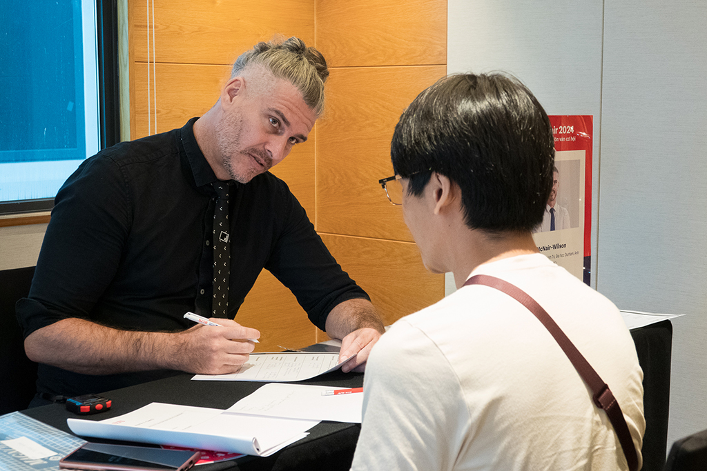 Không còn hiếm học sinh đạt điểm IELTS 7.0, 8.0, vì sao?- Ảnh 1. Không còn hiếm học sinh đạt điểm IELTS 7.0, 8.0, vì sao?- Ảnh 1.