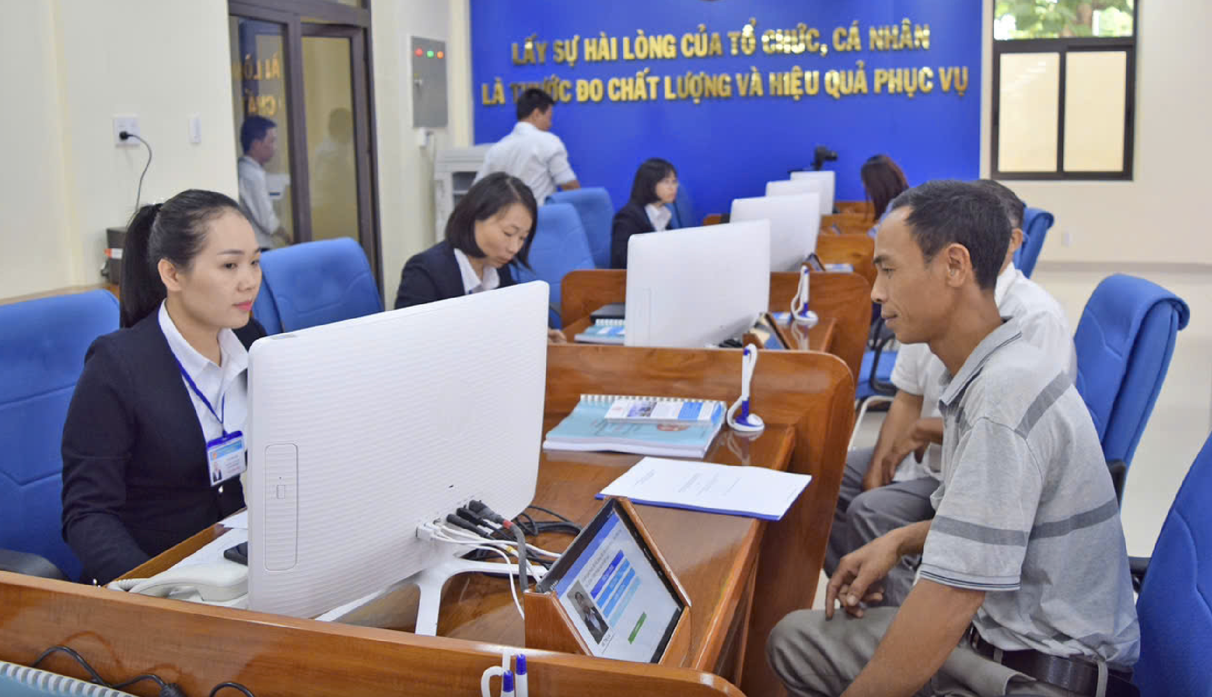 Không để gián đoạn hoạt động bình thường của bộ máy khi thực hiện sắp xếp- Ảnh 1. Không để gián đoạn hoạt động bình thường của bộ máy khi thực hiện sắp xếp- Ảnh 1.