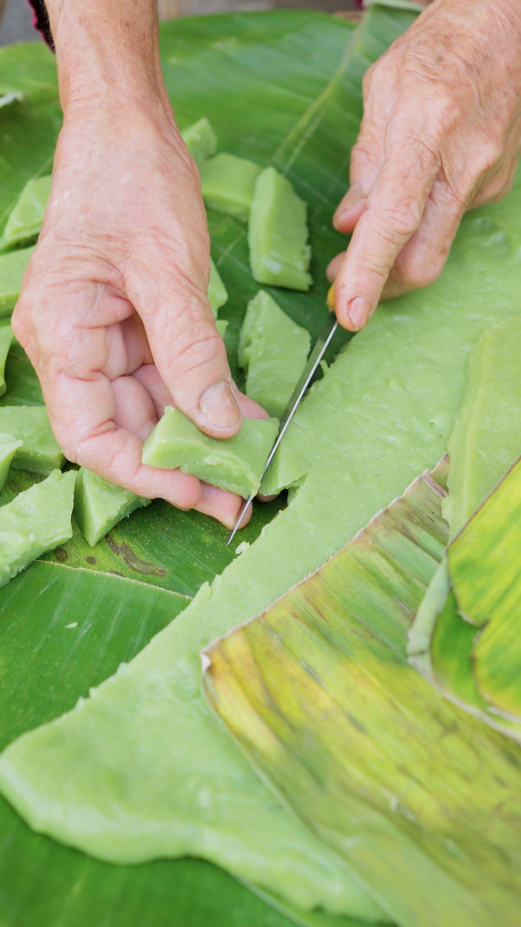 Giữ hương tết xưa: Kỳ công bánh đúc xanh cho lộc đầu năm- Ảnh 3. Giữ hương tết xưa: Kỳ công bánh đúc xanh cho lộc đầu năm- Ảnh 3.