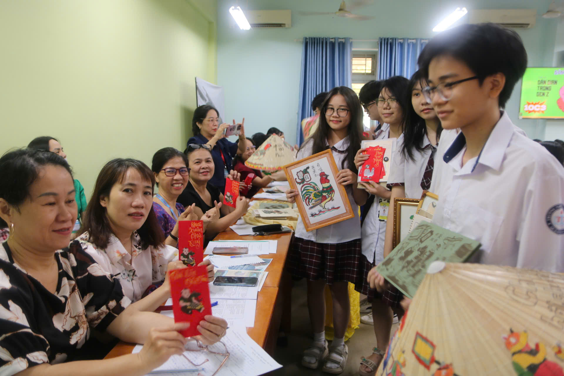 Làm mới dạy môn văn bằng STEM- Ảnh 1. Làm mới dạy môn văn bằng STEM- Ảnh 1.