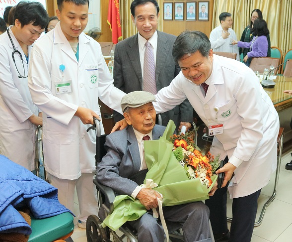 Lần đầu tiên điều trị thành công đột quỵ cho cụ ông 103 tuổi -0