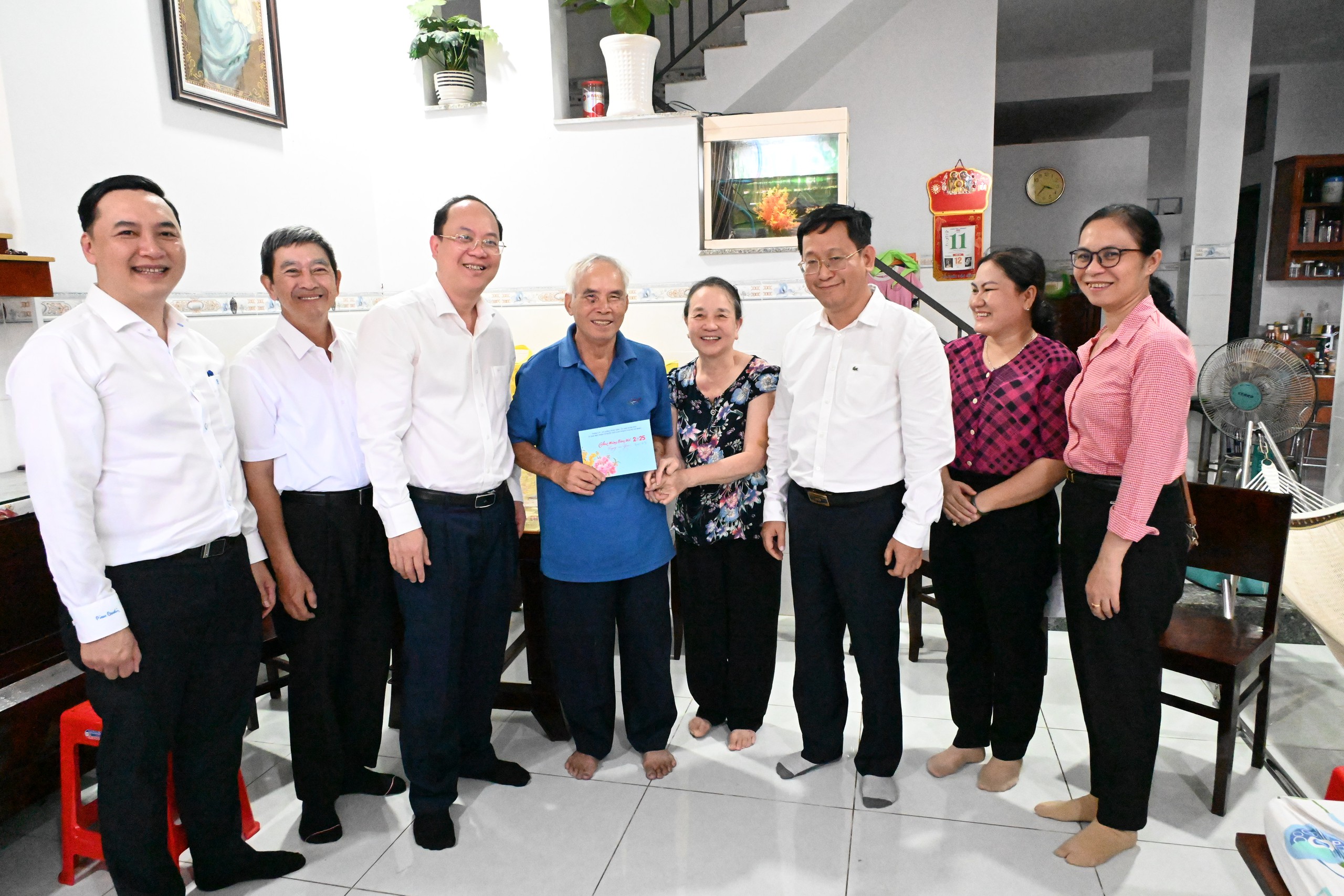 Lãnh đạo TP HCM thăm, chúc Tết người có công, người cao tuổi, dân tộc thiểu số và trẻ em mồ côi- Ảnh 1. Lãnh đạo TP HCM thăm, chúc Tết người có công, người cao tuổi, dân tộc thiểu số và trẻ em mồ côi- Ảnh 1.