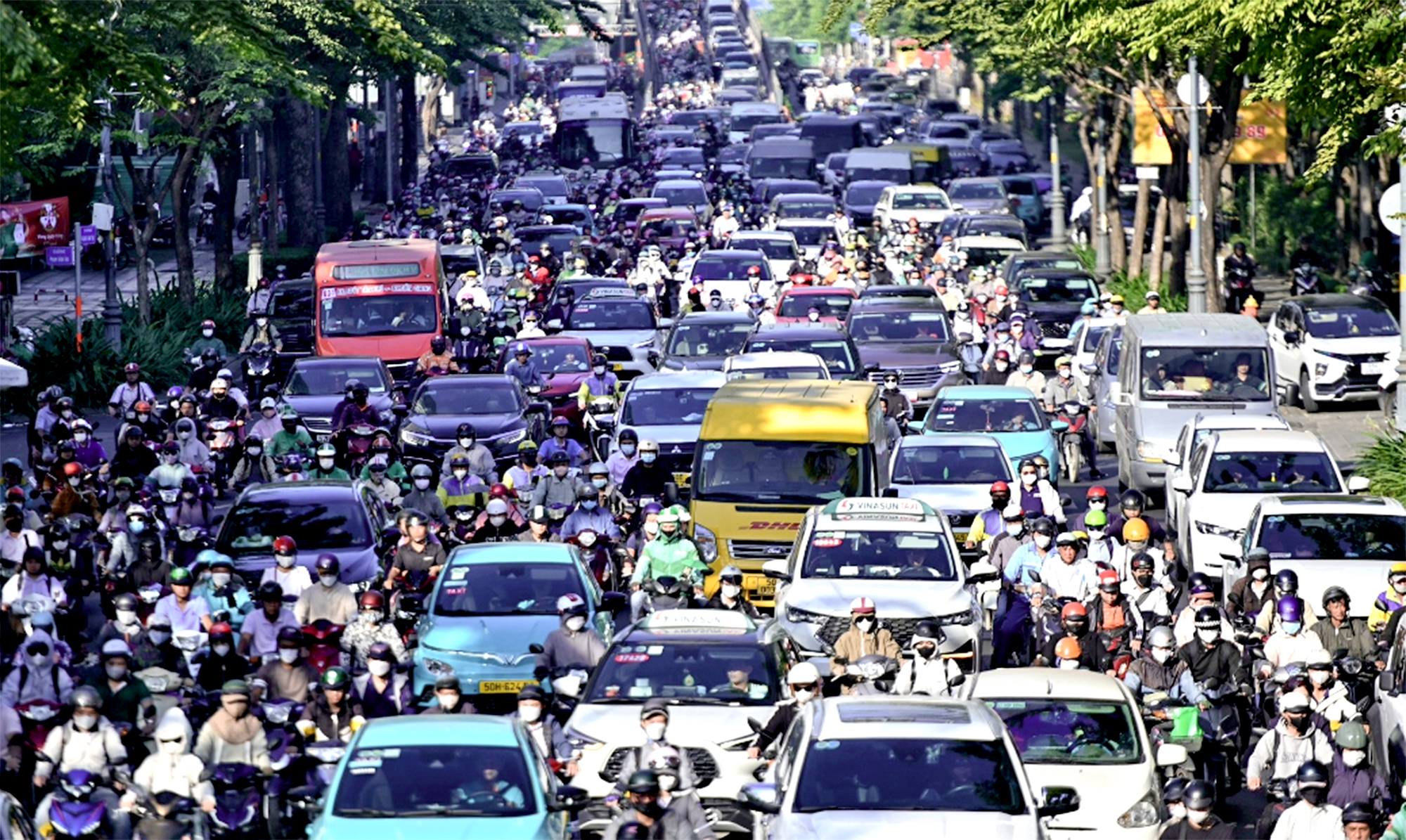 Lên phương án hóa giải tắc đường vào Tân Sơn Nhất- Ảnh 1. Lên phương án hóa giải tắc đường vào Tân Sơn Nhất- Ảnh 1.