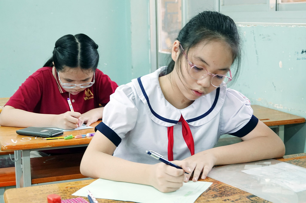 Chấm dứt thi vào lớp 6: Lo lặp lại 'làm đẹp' học bạ, giải thưởng- Ảnh 1. Chấm dứt thi vào lớp 6: Lo lặp lại 'làm đẹp' học bạ, giải thưởng- Ảnh 1.